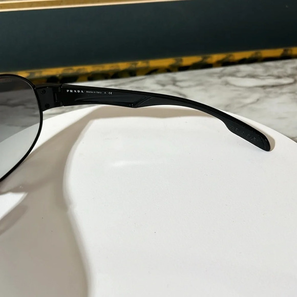 PRADA MENS/WOMENS AVIATOR SUNGLASSES WITH HARD CASE - Picture 11 of 16